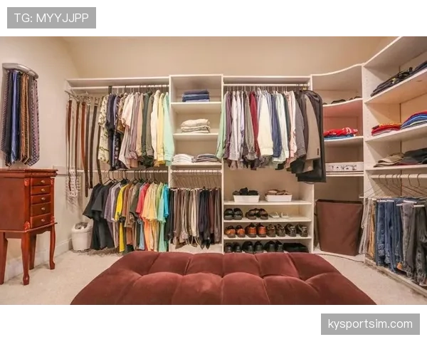 朱婷晒家里衣帽间，朋友笑着说我看完要把自己的衣服全扔了